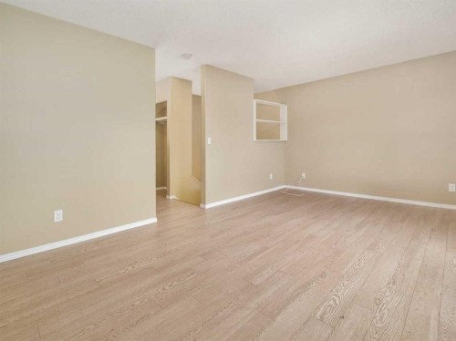 1-269 Laval Boulevard West, Lethbridge, AB - Indoor Photo Showing Other Room