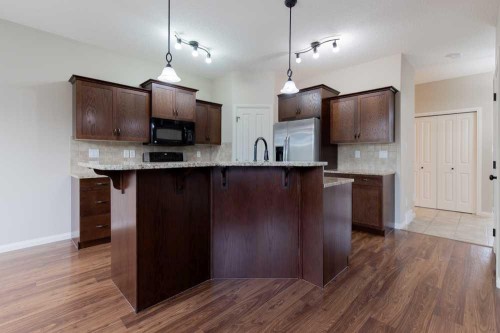 5 Coalbanks Link West, Lethbridge, AB - Indoor Photo Showing Kitchen
