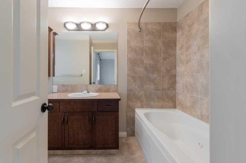 5 Coalbanks Link West, Lethbridge, AB - Indoor Photo Showing Bathroom
