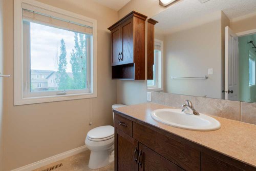 5 Coalbanks Link West, Lethbridge, AB - Indoor Photo Showing Bathroom