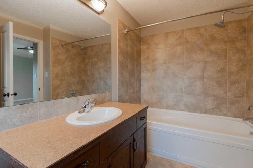 5 Coalbanks Link West, Lethbridge, AB - Indoor Photo Showing Bathroom