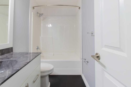 5 Coalbanks Link West, Lethbridge, AB - Indoor Photo Showing Bathroom