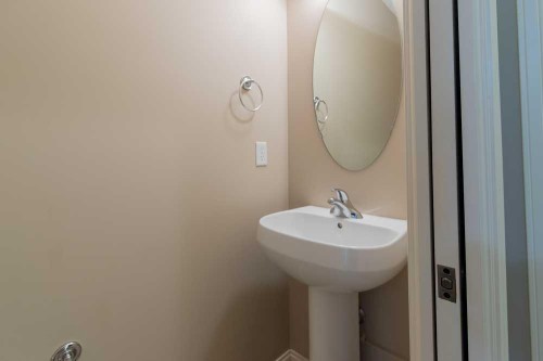 5 Coalbanks Link West, Lethbridge, AB - Indoor Photo Showing Bathroom
