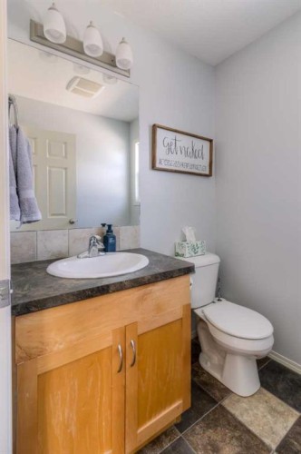 111 Mt Sundance Crescent West, Lethbridge, AB - Indoor Photo Showing Bathroom