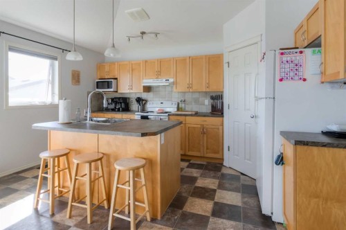 111 Mt Sundance Crescent West, Lethbridge, AB - Indoor Photo Showing Kitchen With Double Sink