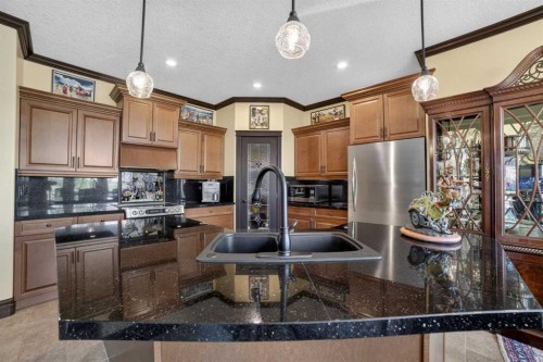 135 Garrison Drive, Fort Macleod, AB - Indoor Photo Showing Kitchen With Double Sink