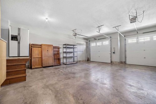 135 Garrison Drive, Fort Macleod, AB - Indoor Photo Showing Garage