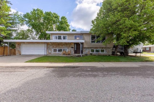 5 Larkspur Road NORTH Lethbridge, AB T1H 4J6