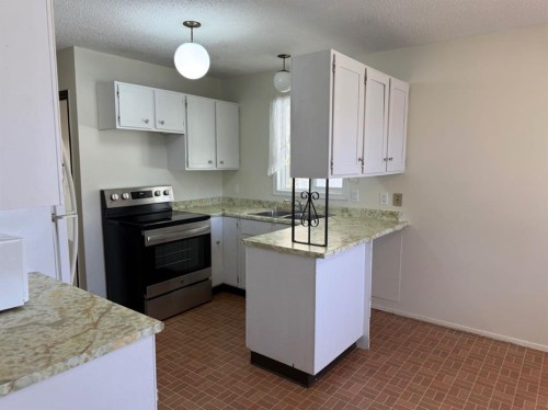 232 Rubie Crescent, Nobleford, AB - Indoor Photo Showing Kitchen