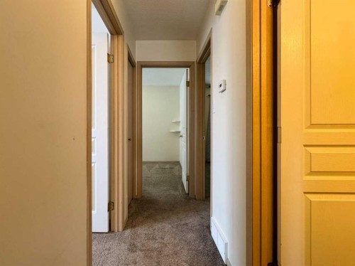 82 Harvard Crescent West, Lethbridge, AB - Indoor Photo Showing Other Room