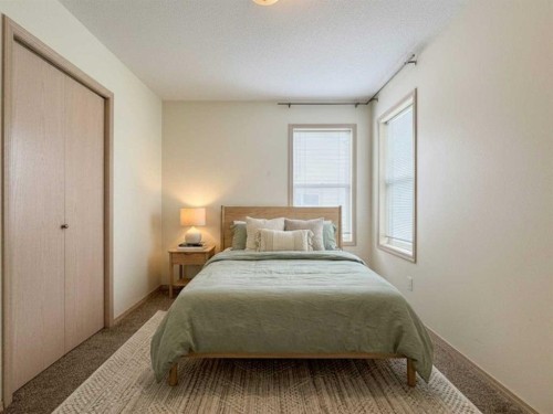 82 Harvard Crescent West, Lethbridge, AB - Indoor Photo Showing Bedroom