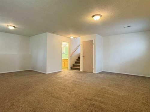 82 Harvard Crescent West, Lethbridge, AB - Indoor Photo Showing Other Room