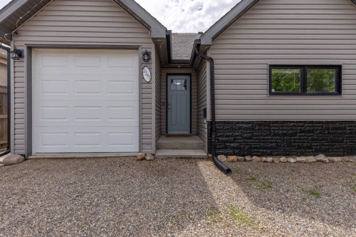 2241 21 Avenue, Coaldale, AB - Outdoor