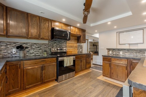 2241 21 Avenue, Coaldale, AB - Indoor Photo Showing Kitchen With Upgraded Kitchen