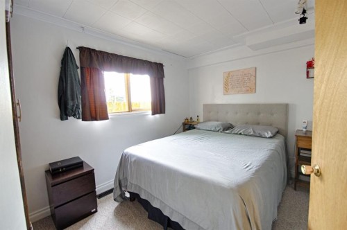 5109 44 Ave, Taber, AB - Indoor Photo Showing Bedroom
