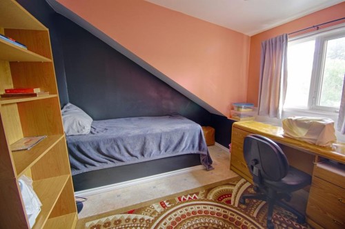 5109 44 Ave, Taber, AB - Indoor Photo Showing Bedroom