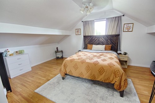 5109 44 Ave, Taber, AB - Indoor Photo Showing Bedroom