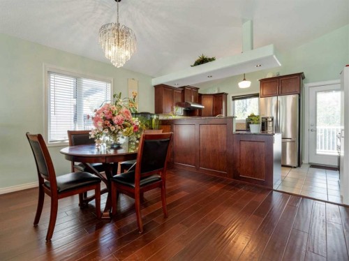 827 Kodiak Bay North, Lethbridge, AB - Indoor Photo Showing Dining Room