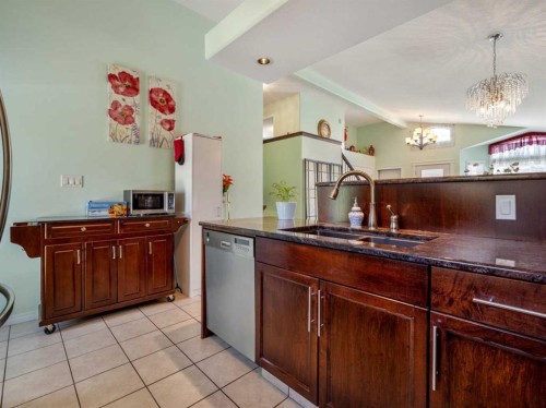 827 Kodiak Bay North, Lethbridge, AB - Indoor Photo Showing Kitchen With Double Sink