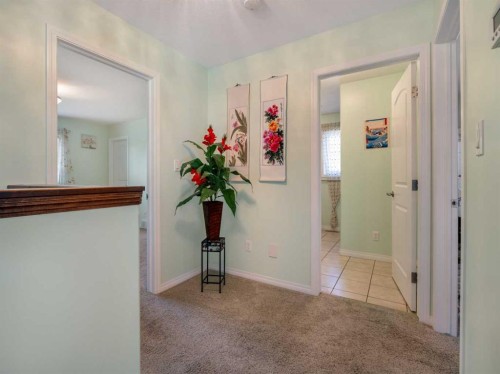 827 Kodiak Bay North, Lethbridge, AB - Indoor Photo Showing Other Room