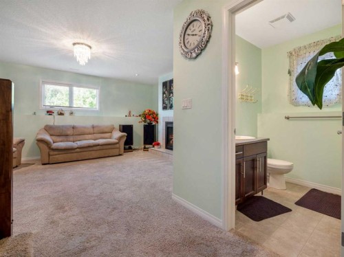 827 Kodiak Bay North, Lethbridge, AB - Indoor