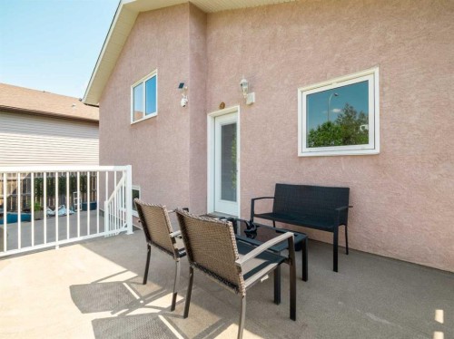 827 Kodiak Bay North, Lethbridge, AB - Outdoor With Deck Patio Veranda With Exterior