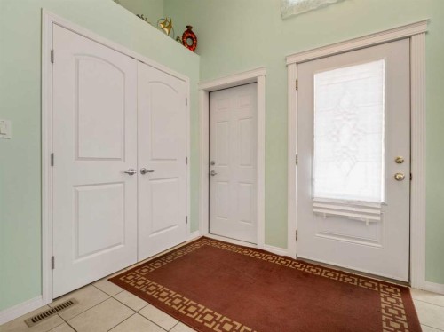 827 Kodiak Bay North, Lethbridge, AB - Indoor Photo Showing Other Room