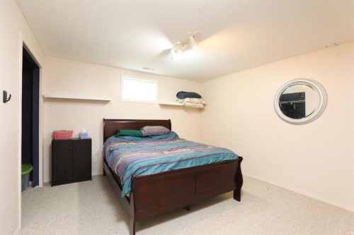 18 Garden Place, Magrath, AB - Indoor Photo Showing Bedroom