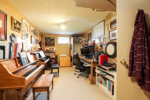 18 Garden Place, Magrath, AB - Indoor