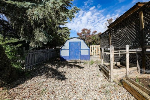 18 Garden Place, Magrath, AB - Outdoor
