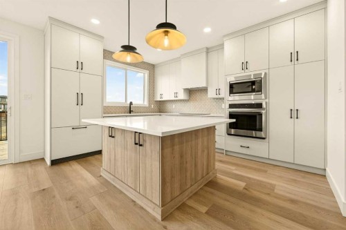 3125 44 Street South, Lethbridge, AB - Indoor Photo Showing Kitchen With Upgraded Kitchen