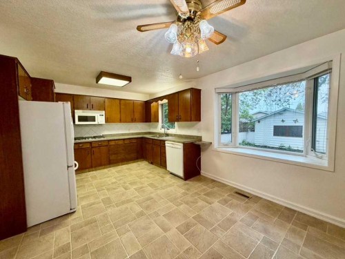 1133 20 Street South, Lethbridge, AB 