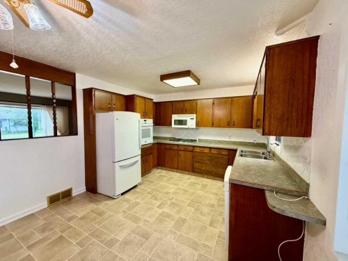 1133 20 Street South, Lethbridge, AB 
