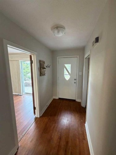 520 20 Street South, Lethbridge, AB - Indoor Photo Showing Other Room
