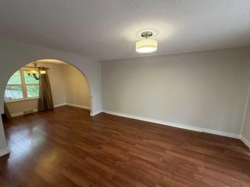 520 20 Street South, Lethbridge, AB - Indoor Photo Showing Other Room