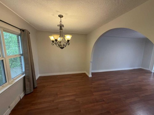 520 20 Street South, Lethbridge, AB - Indoor Photo Showing Other Room