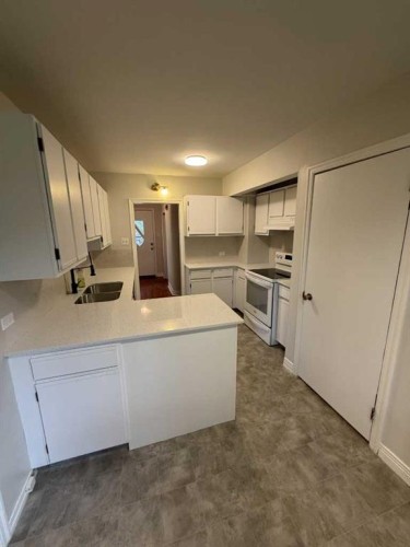 520 20 Street South, Lethbridge, AB - Indoor Photo Showing Kitchen With Double Sink