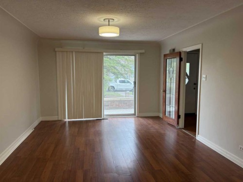 520 20 Street South, Lethbridge, AB - Indoor Photo Showing Other Room