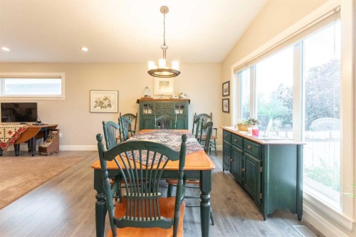 291 Tartan Circle West, Lethbridge, AB - Indoor Photo Showing Dining Room