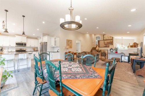 291 Tartan Circle West, Lethbridge, AB - Indoor Photo Showing Dining Room