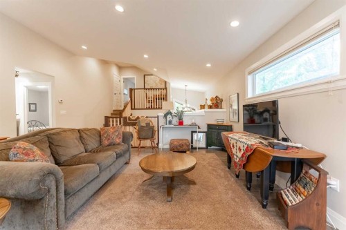 291 Tartan Circle West, Lethbridge, AB - Indoor Photo Showing Living Room
