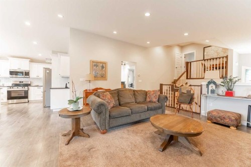 291 Tartan Circle West, Lethbridge, AB - Indoor Photo Showing Living Room