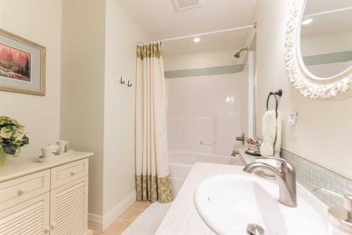 291 Tartan Circle West, Lethbridge, AB - Indoor Photo Showing Bathroom