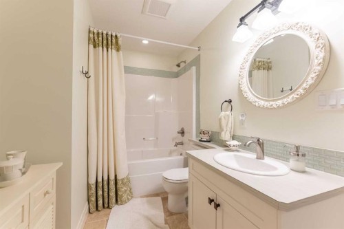 291 Tartan Circle West, Lethbridge, AB - Indoor Photo Showing Bathroom