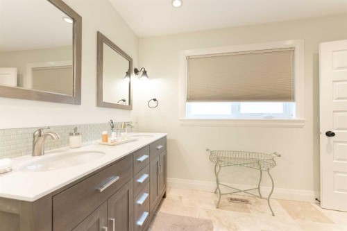 291 Tartan Circle West, Lethbridge, AB - Indoor Photo Showing Bathroom