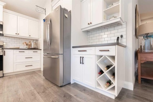291 Tartan Circle West, Lethbridge, AB - Indoor Photo Showing Kitchen With Upgraded Kitchen