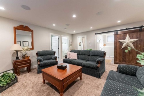 291 Tartan Circle West, Lethbridge, AB - Indoor Photo Showing Living Room