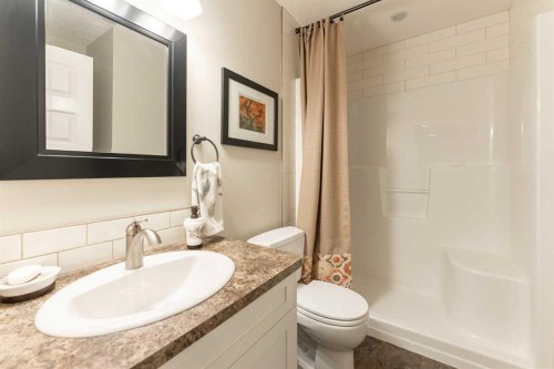 291 Tartan Circle West, Lethbridge, AB - Indoor Photo Showing Bathroom
