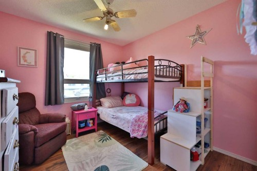 135 N 250 W, Raymond, AB - Indoor Photo Showing Bedroom