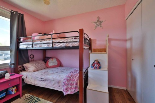 135 N 250 W, Raymond, AB - Indoor Photo Showing Bedroom